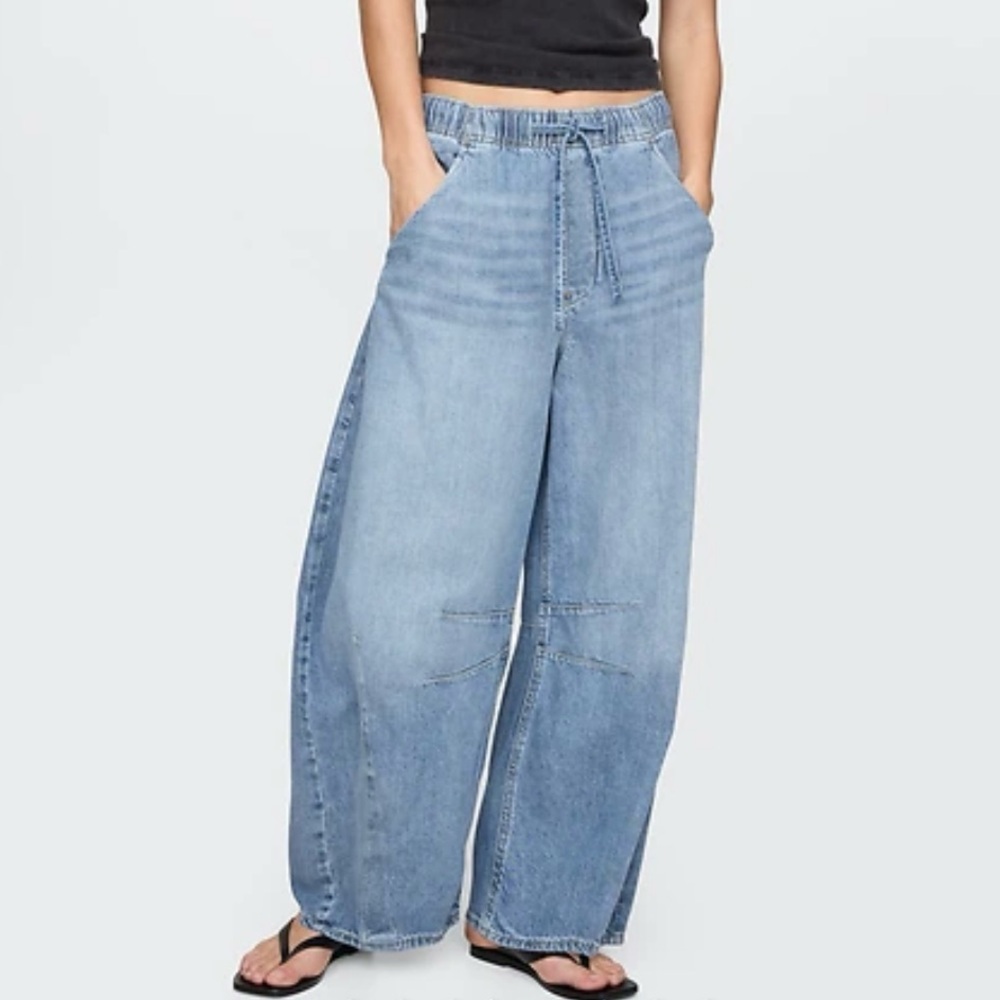 NWT Gap Mid Rise UltraSoft Easy Horseshoe Jeans